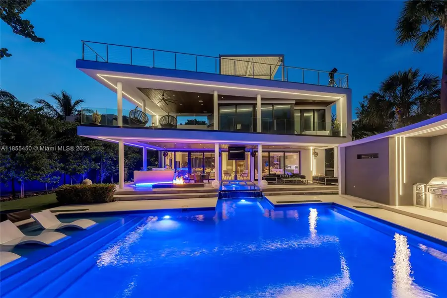 528 Lakeview Ct, Miami Beach, FL 33140 - Image #3