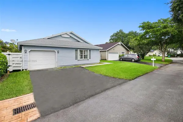 15025 SW 142nd Pl, Miami, FL 33186