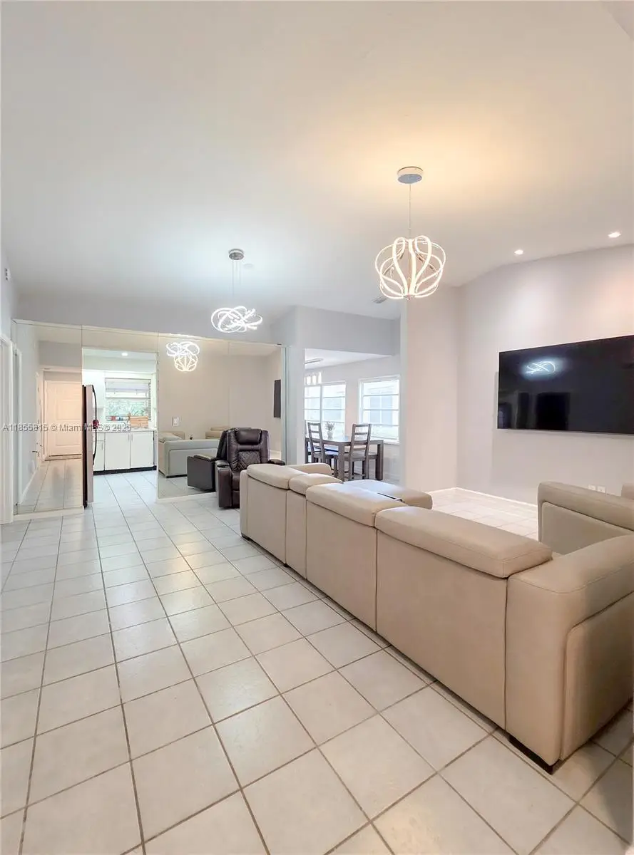 705 SE 22nd Ln, Homestead, FL 33033 - Image #2