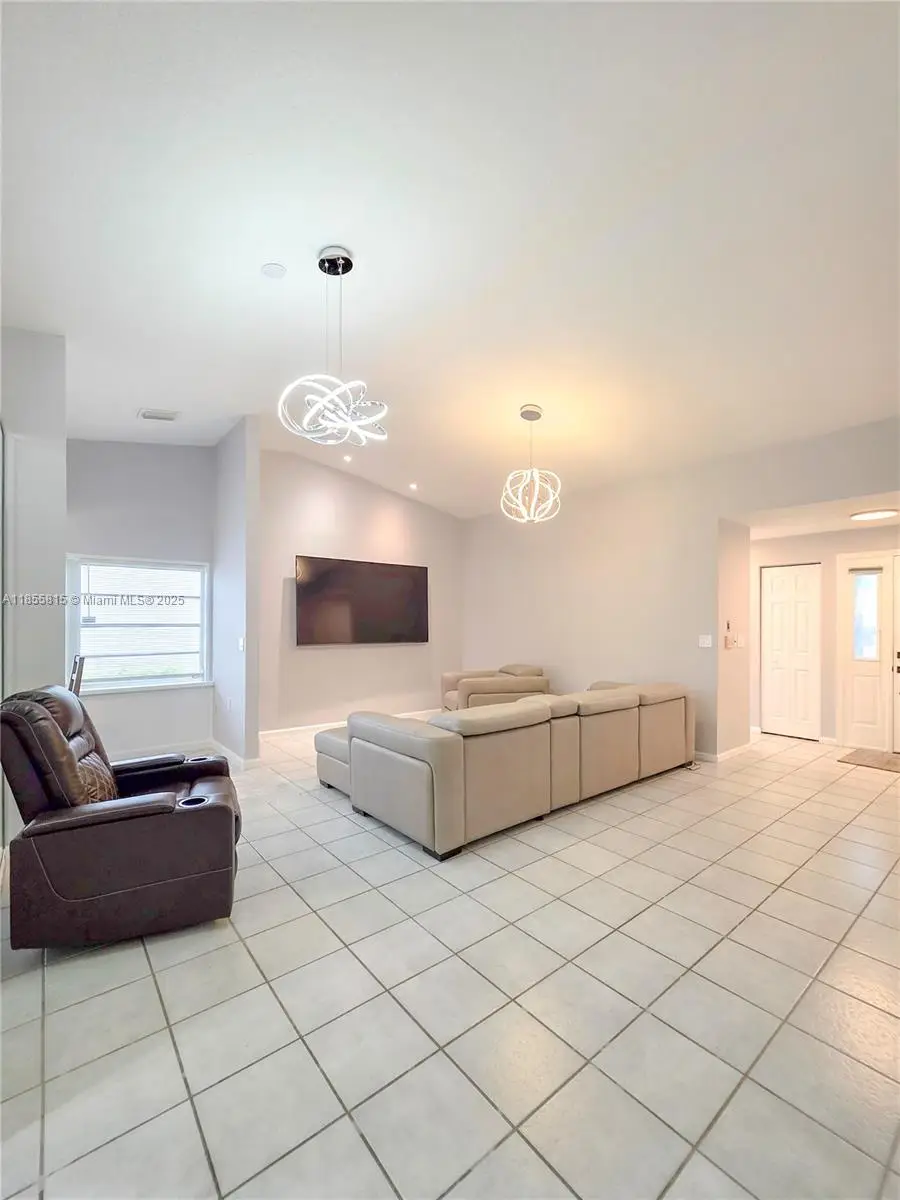 705 SE 22nd Ln, Homestead, FL 33033 - Image #3