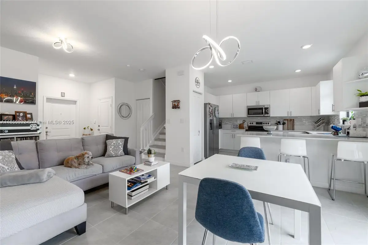 561 NW 204th St, Miami Gardens, FL 33169 - Image #1