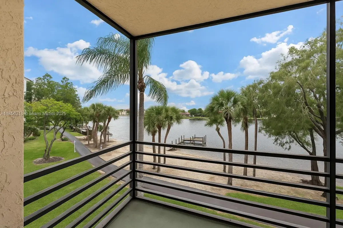 1101 Colony Point Cir #307, Pembroke Pines, FL 33026 - Image #1