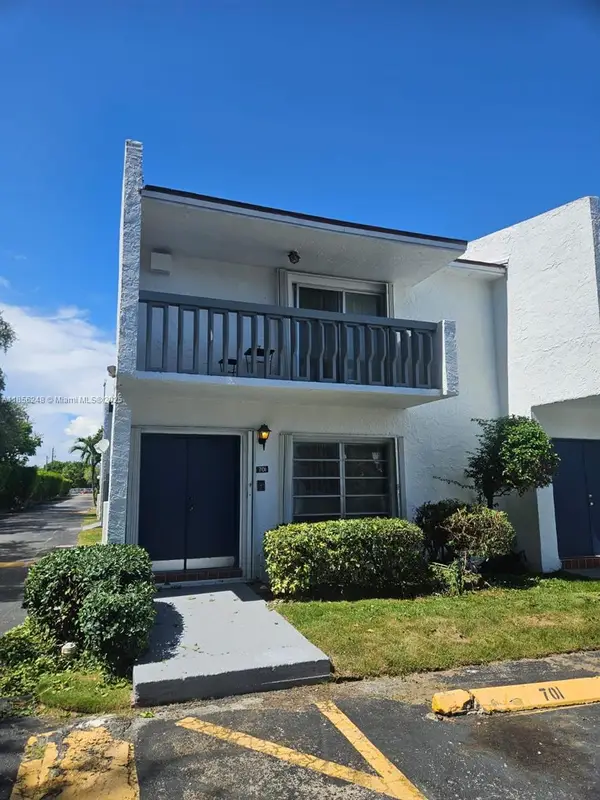 17180 SW 94th Ave #701, Palmetto Bay, FL 33157