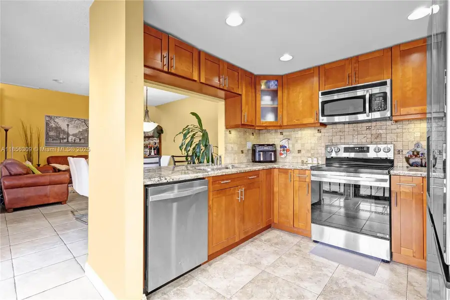 10077 NW 5th Ter #10077, Miami, FL 33172 - Image #3