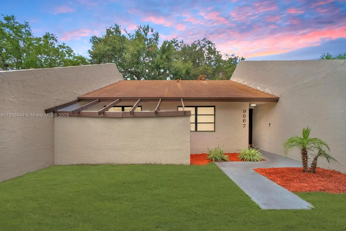 9667 NW 15th Ct, Pembroke Pines, FL 33024 - Image #1