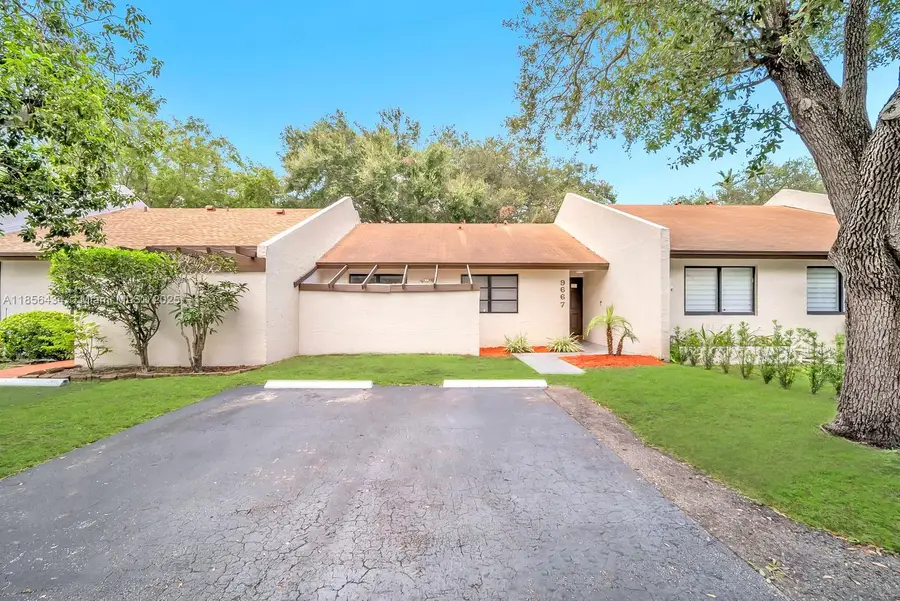 9667 NW 15th Ct, Pembroke Pines, FL 33024 - Image #3