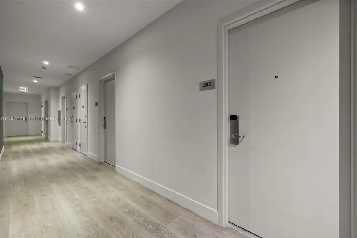 239 SW 9th St #305, Miami, FL 33130 - #1