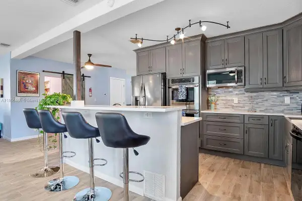 316 NW 29th St, Wilton Manors, FL 33311