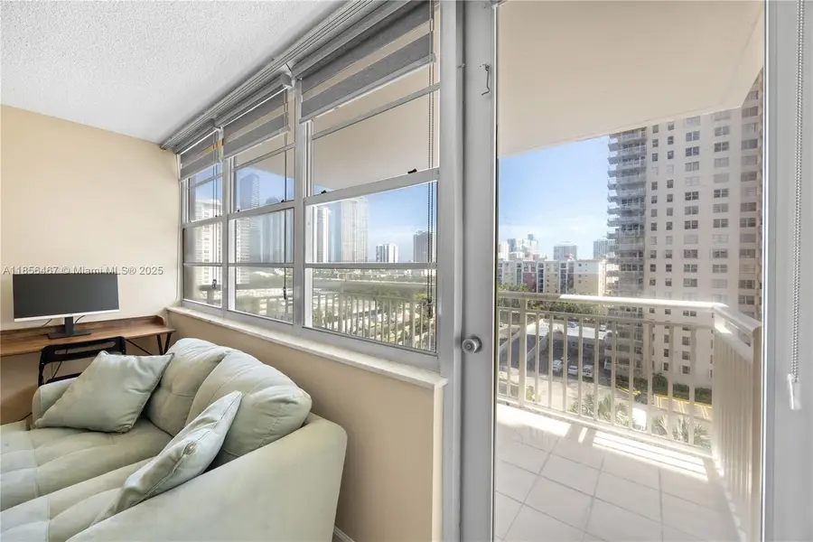 251 174th St #812, Sunny Isles Beach, FL 33160 - #3