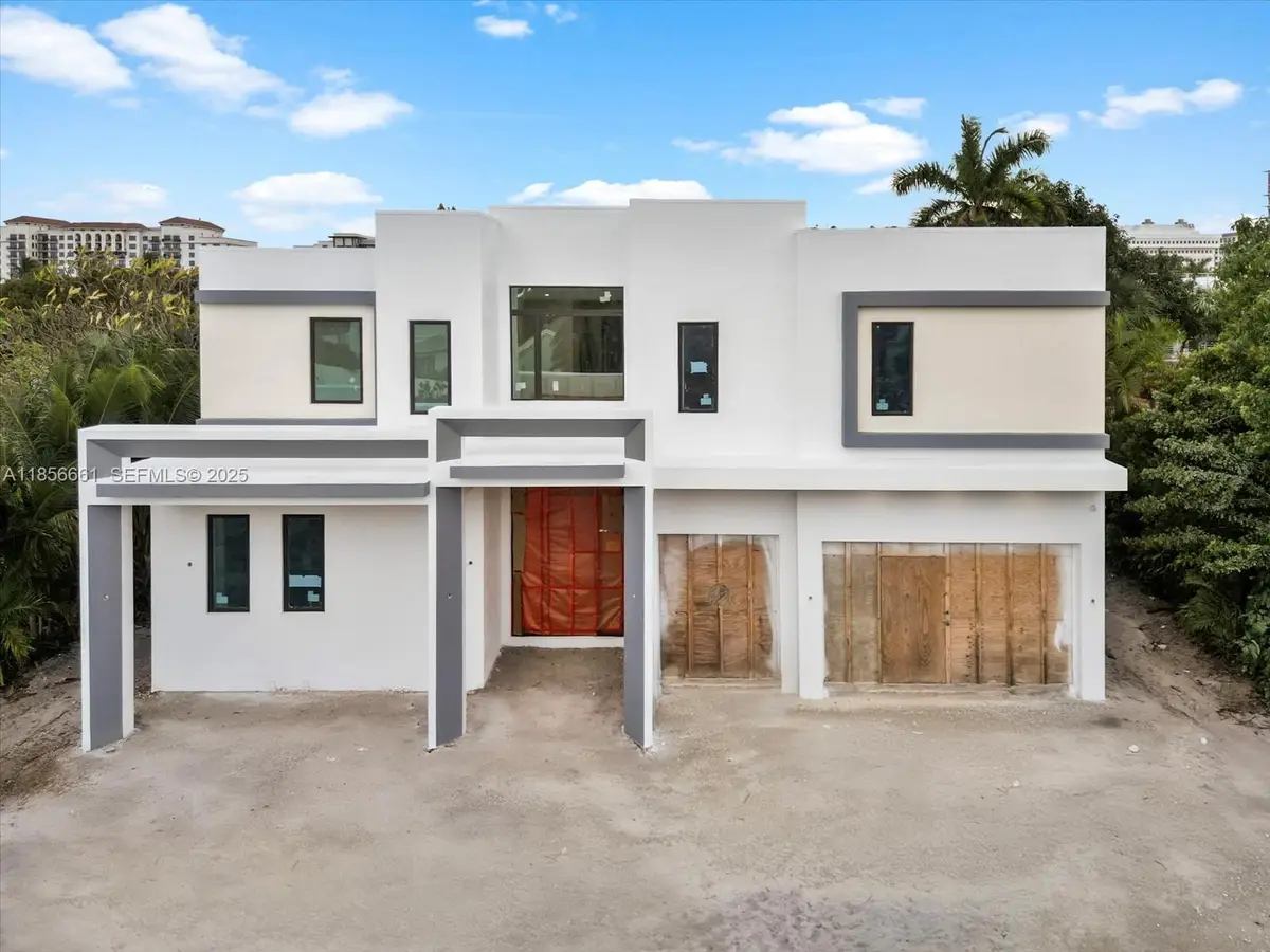 274 NE 3rd Ct, Boca Raton, FL 33432 - Image #1