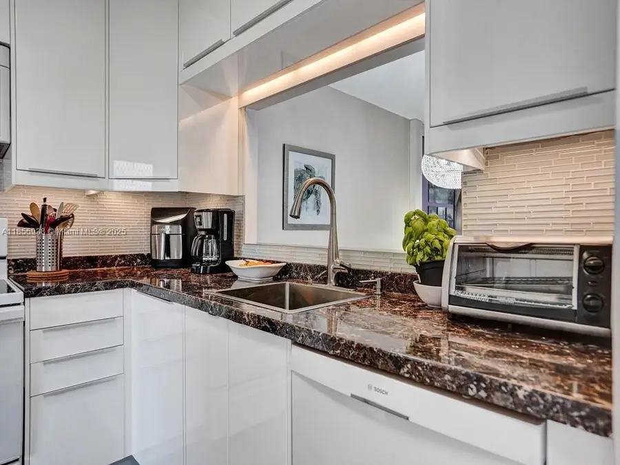 5102 NW 36th St #511, Lauderdale Lakes, FL 33319 - Image #2