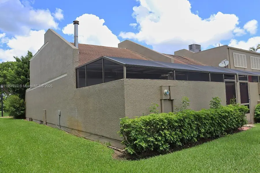 11060 N Lakeview Dr, Pembroke Pines, FL 33026 - Image #3