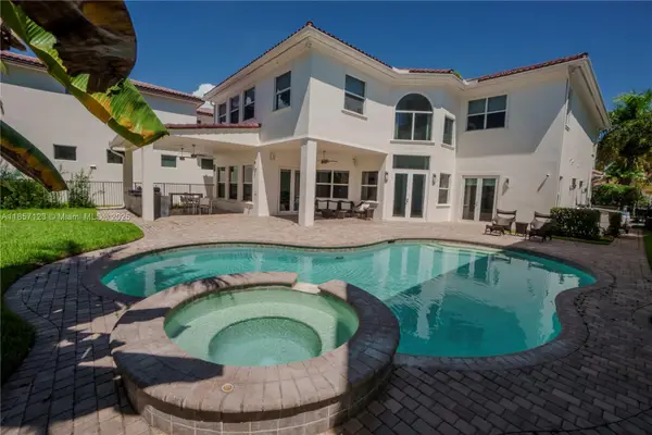 822 Meridian Ln, Hollywood, FL 33019