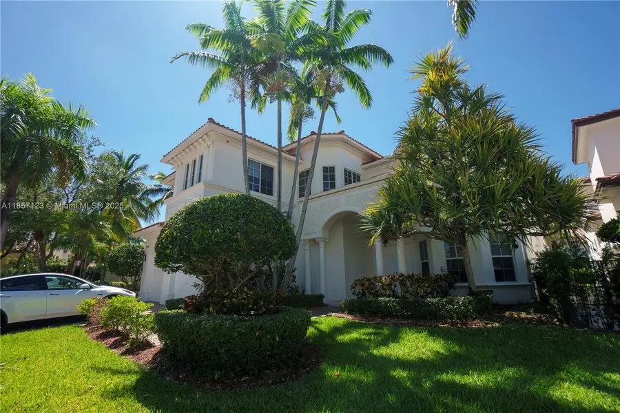 822 Meridian Ln, Hollywood, FL 33019 - Image #3