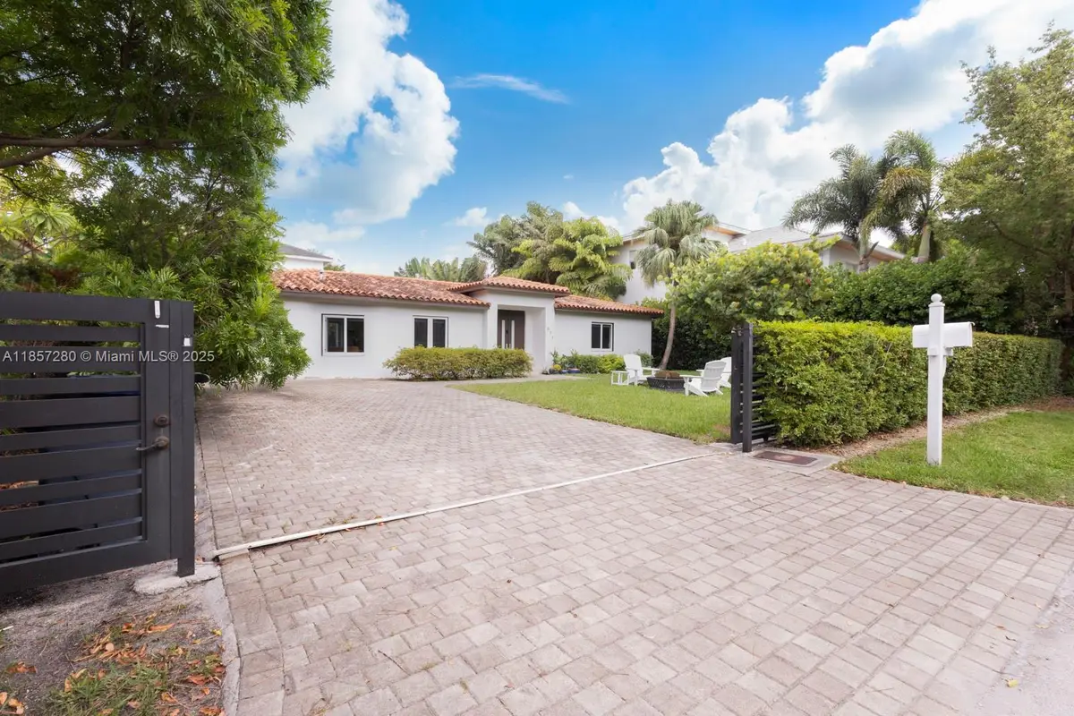 677 Hampton Ln, Key Biscayne, FL 33149 - Image #1