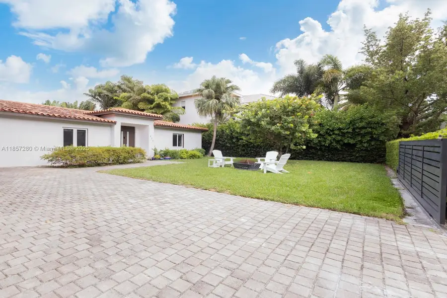 677 Hampton Ln, Key Biscayne, FL 33149 - Image #3