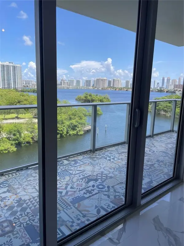 16385 Biscayne Blvd #805, North Miami Beach, FL 33160