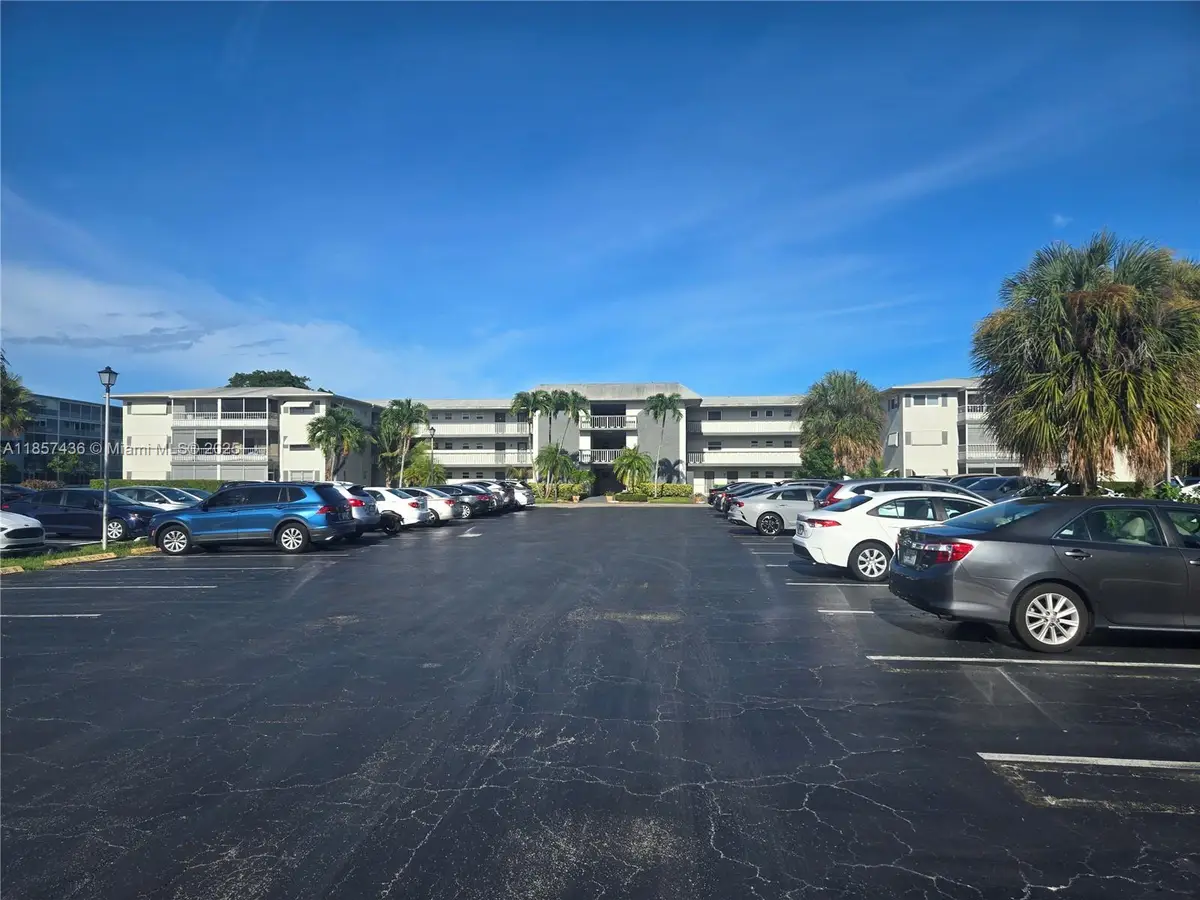 1001 Hillcrest Ct #302, Hollywood, FL 33021 - Image #1