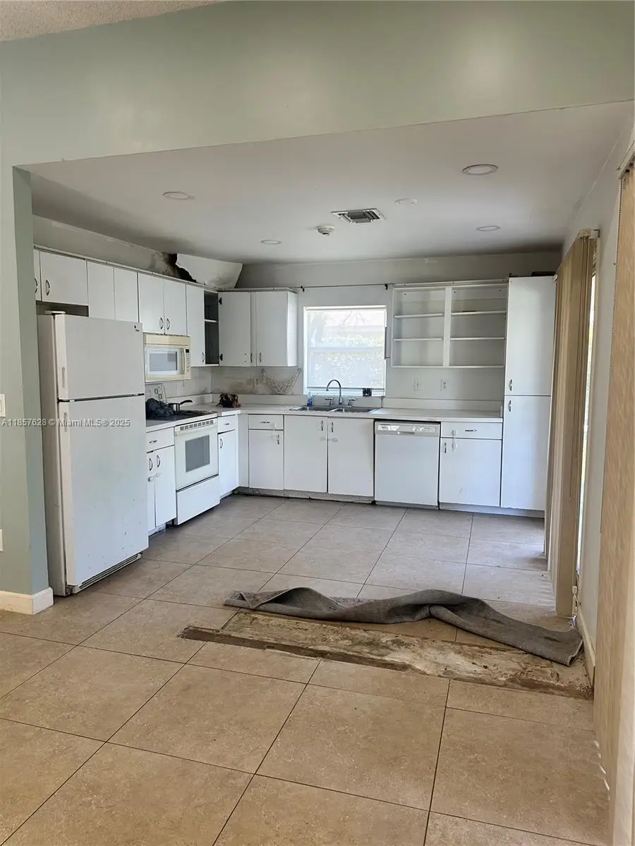 472 SE 22nd Dr, Homestead, FL 33033 - #3