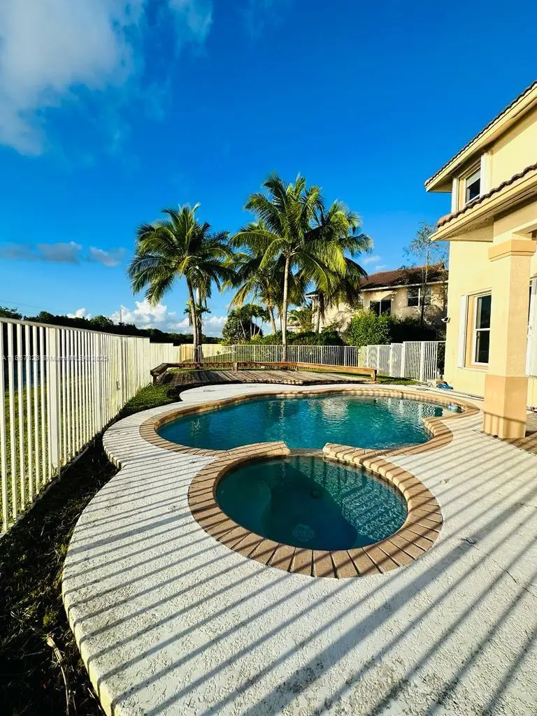 1887 Harbor View Cir, Weston, FL 33327 - Image #2