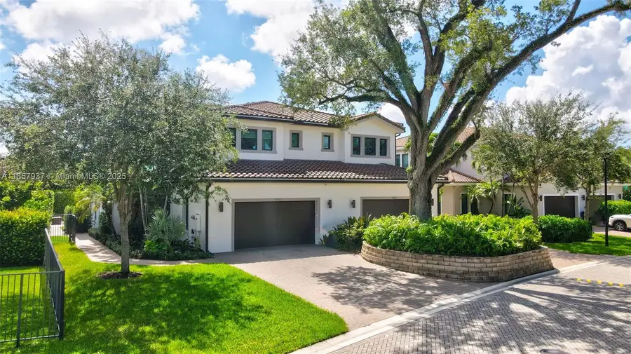 5952 W Brookfield Cir W, Hollywood, FL 33312 - Image #2