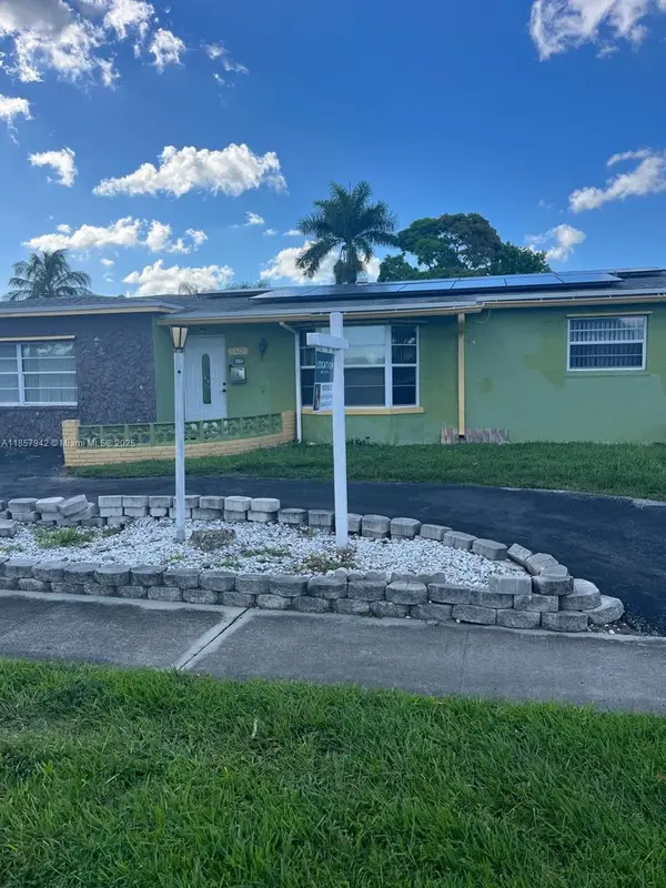 3401 NW 40th St, Lauderdale Lakes, FL 33309