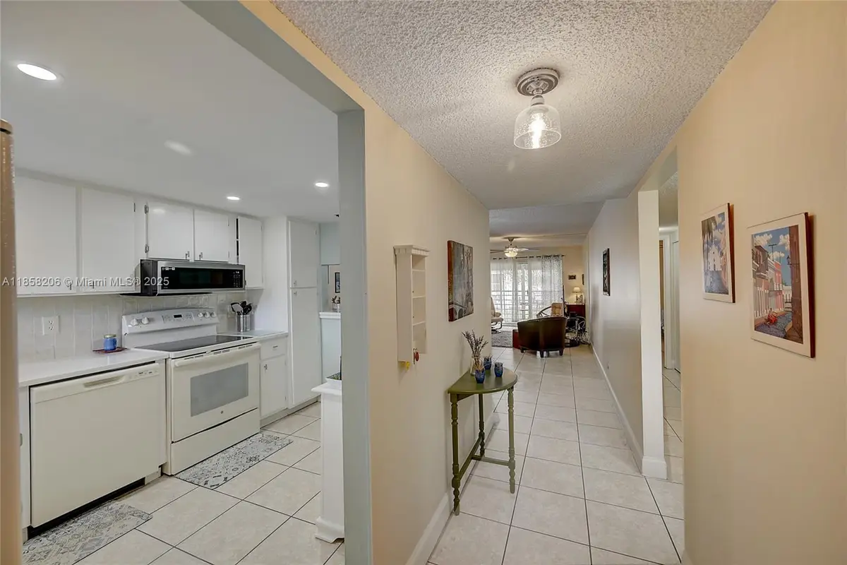 3186 Via Poinciana #203, Lake Worth, FL 33467 - Image #1