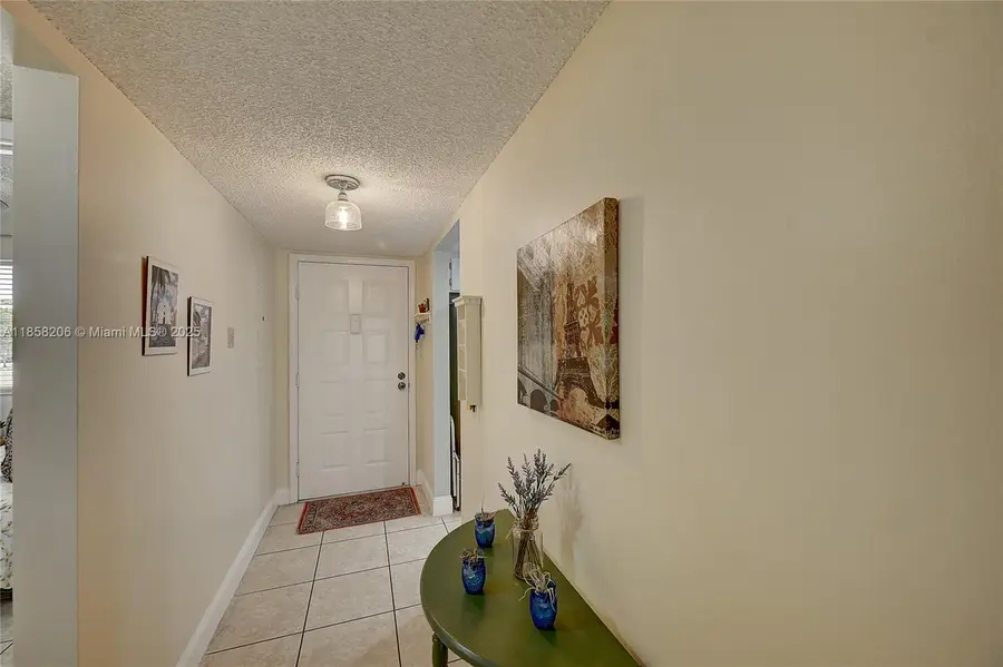 3186 Via Poinciana #203, Lake Worth, FL 33467 - Image #2