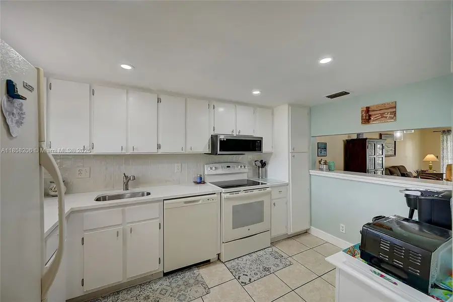 3186 Via Poinciana #203, Lake Worth, FL 33467 - Image #3