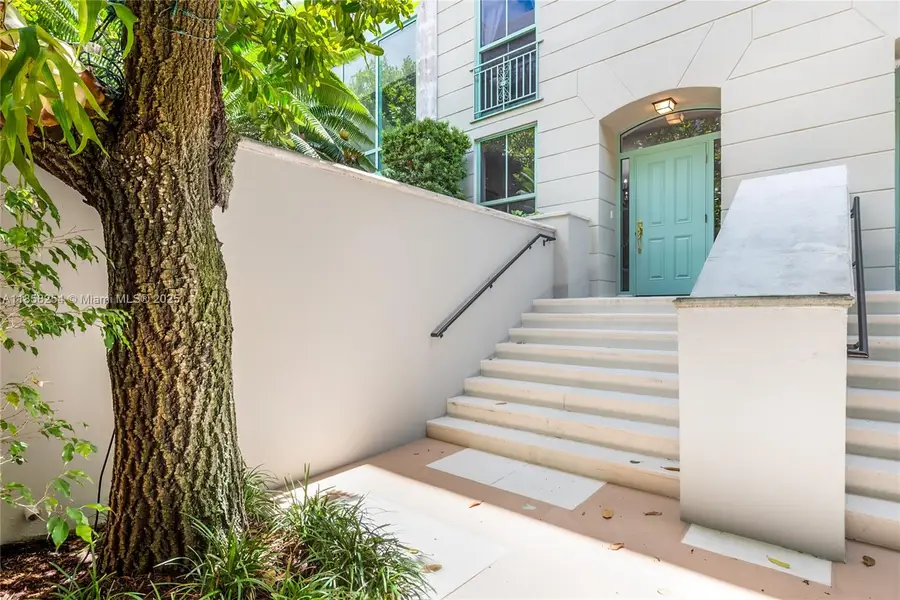 612 Valencia Ave #104, Coral Gables, FL 33134 - Image #2