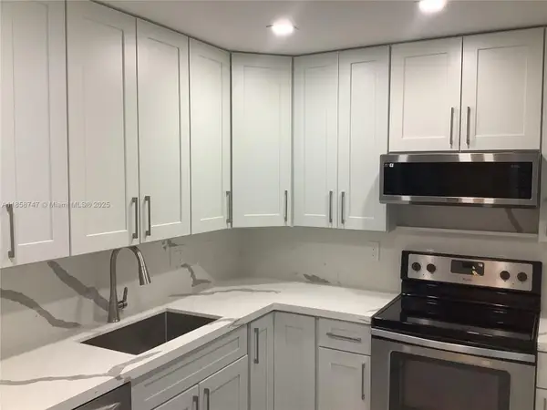 4401 NW 41st St #109, Lauderdale Lakes, FL 33319