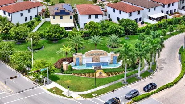 10480 W 33rd Ln, Hialeah, FL 33018