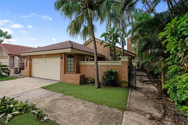 3887 NW 7th Pl, Deerfield Beach, FL 33442