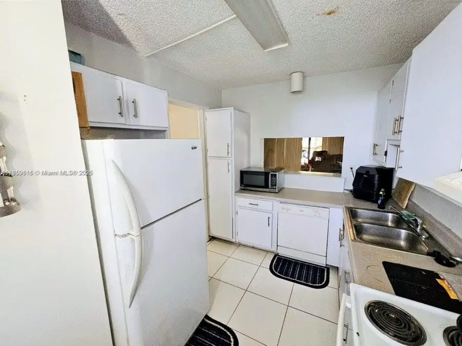 8429 Forest Hills Dr #305, Coral Springs, FL 33065 - Image #2