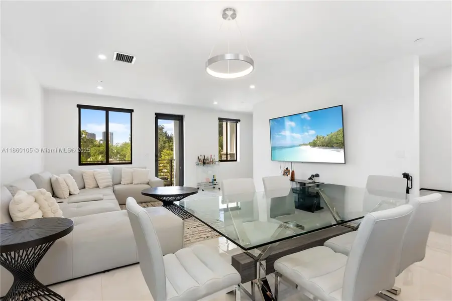 436 SE 12th Ct, Fort Lauderdale, FL 33316 - Image #2