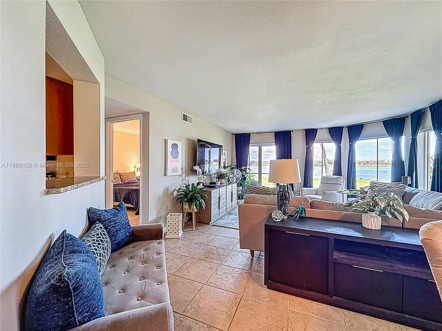 2647 NW 33rd St #2306, Oakland Park, FL 33309 - Image #3