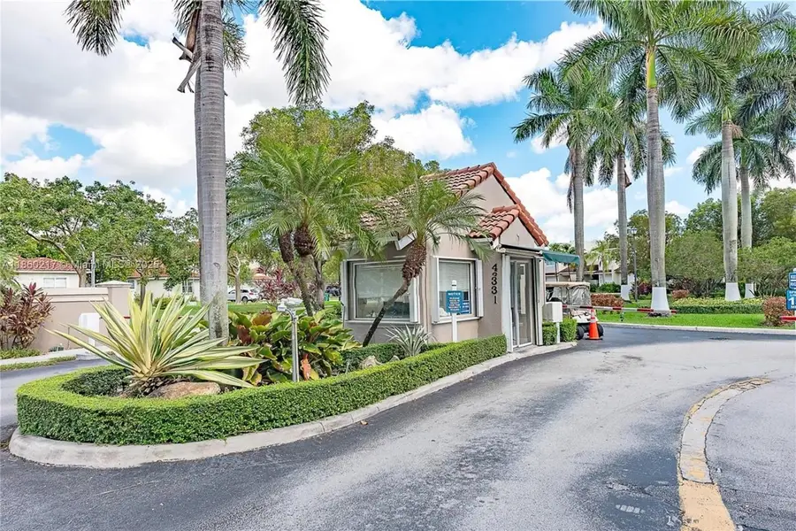 10024 NW 43nd Ter, Doral, FL 33178 - Image #2