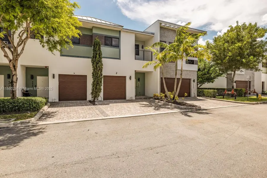 4444 NW 8th Ct, Plantation, FL 33317 - Image #2