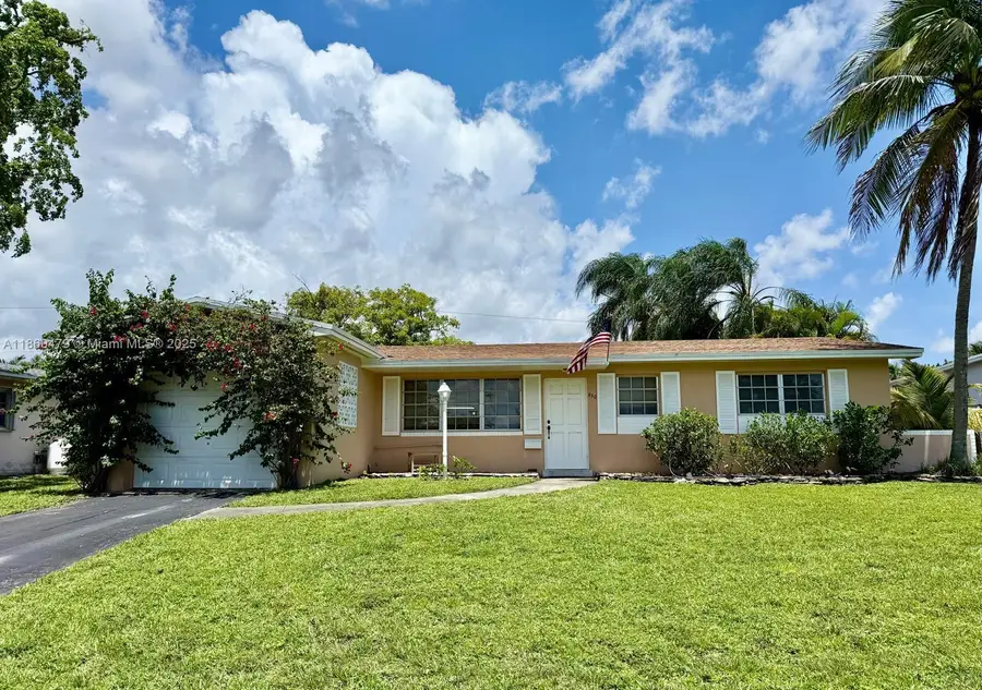 830 SW 64th Pkwy, Pembroke Pines, FL 33023 - Image #2