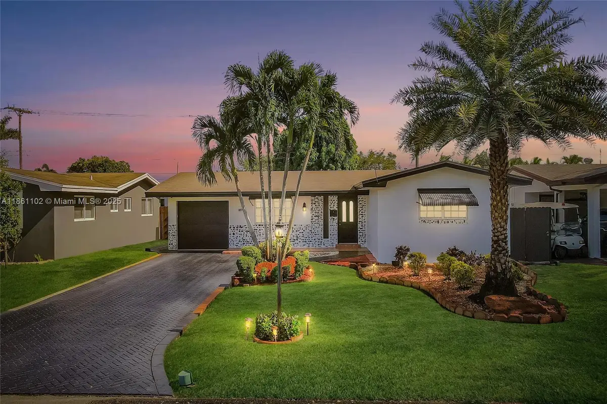 8571 NW 15th Ct, Pembroke Pines, FL 33024 - Image #1