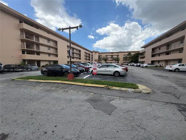 8889 Fontainebleau Blvd #204, Miami, FL 33172