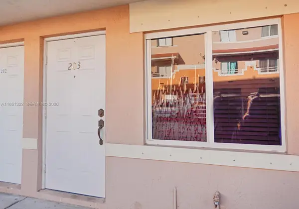 37 W 11th St #203, Hialeah, FL 33010