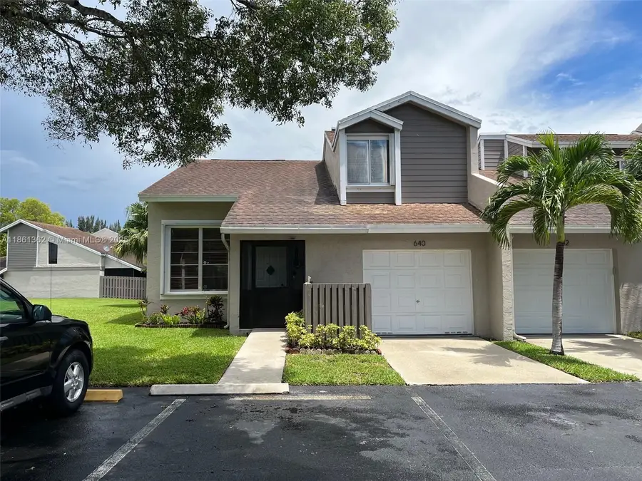640 Woodgate Ln #A, Sunrise, FL 33326 - Image #2