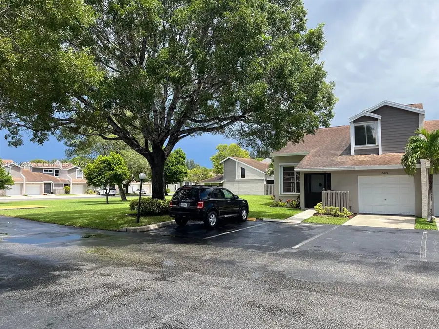 640 Woodgate Ln #A, Sunrise, FL 33326 - Image #3