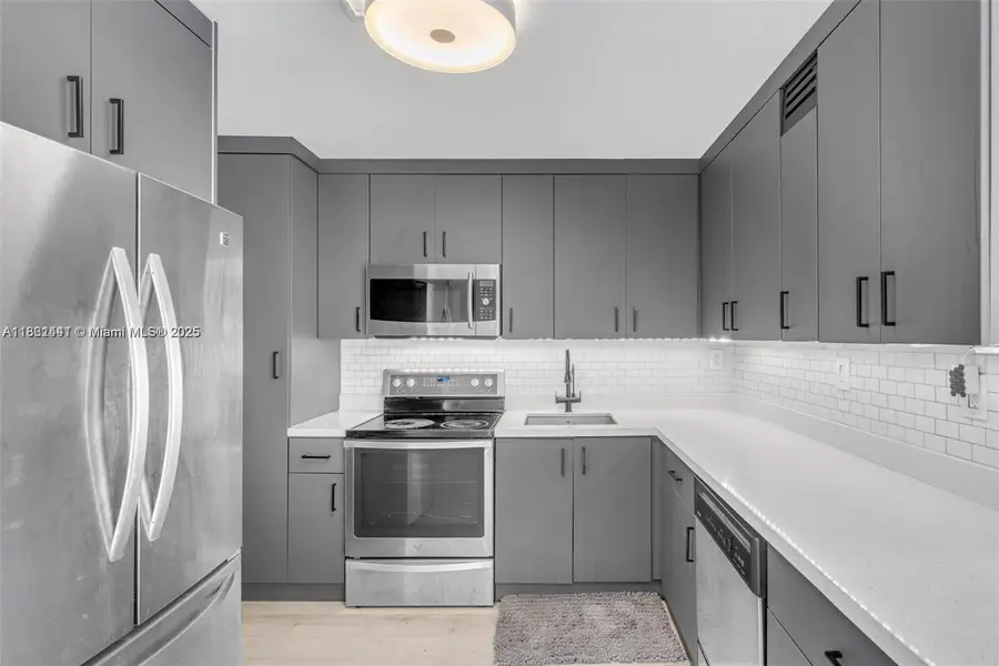 6900 Bay Dr #11F, Miami Beach, FL 33141 - Image #2