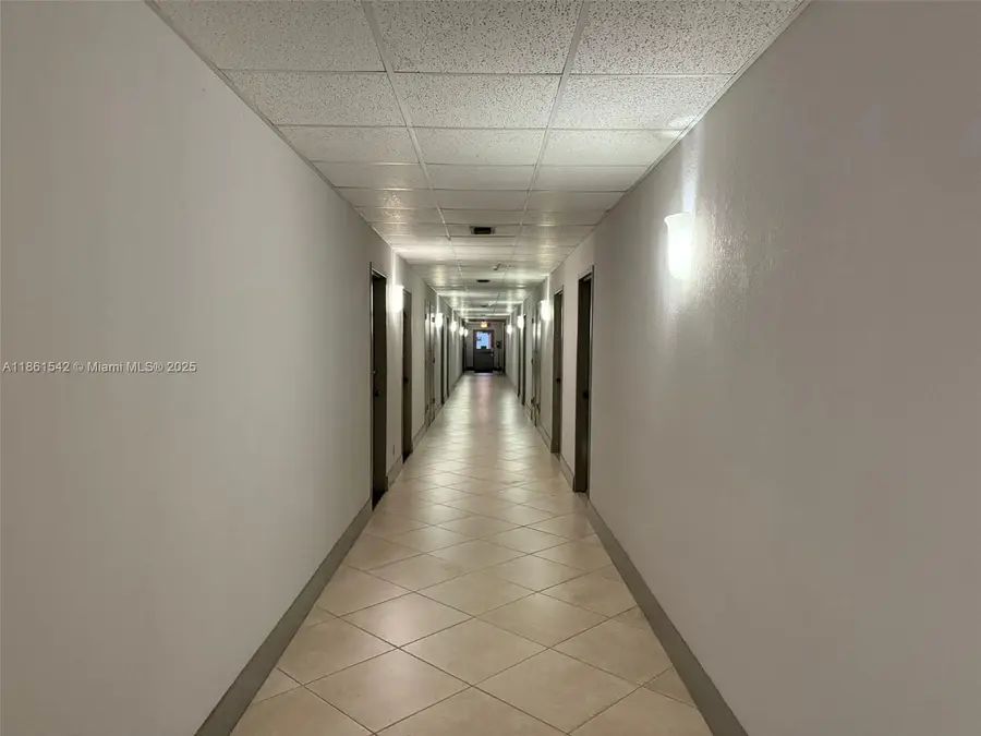 4350 Hillcrest Dr #112, Hollywood, FL 33021 - Image #3