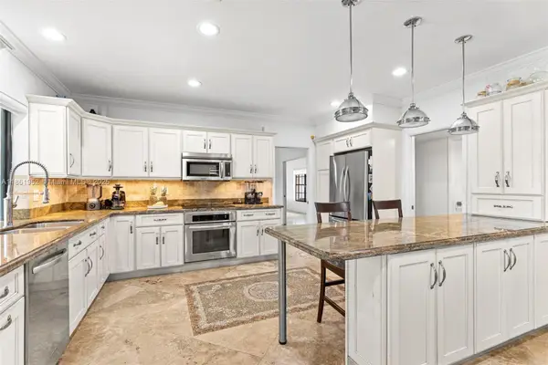 19265 E Saint Andrews Dr, Hialeah, FL 33015