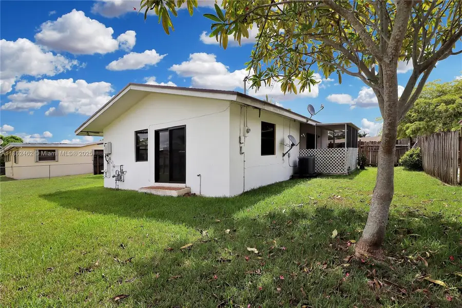 15840 SW 105th Ct, Miami, FL 33157 - Image #2