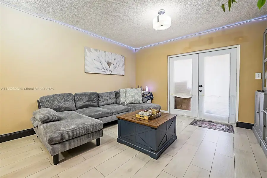 1705 W 57th St #506, Hialeah, FL 33012 - Image #2