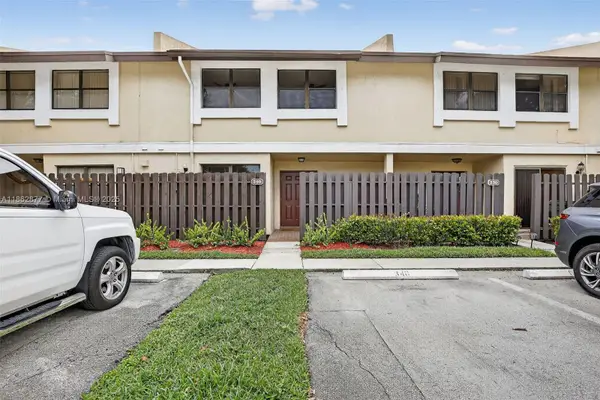 340 SW 97th Ave, Pembroke Pines, FL 33025